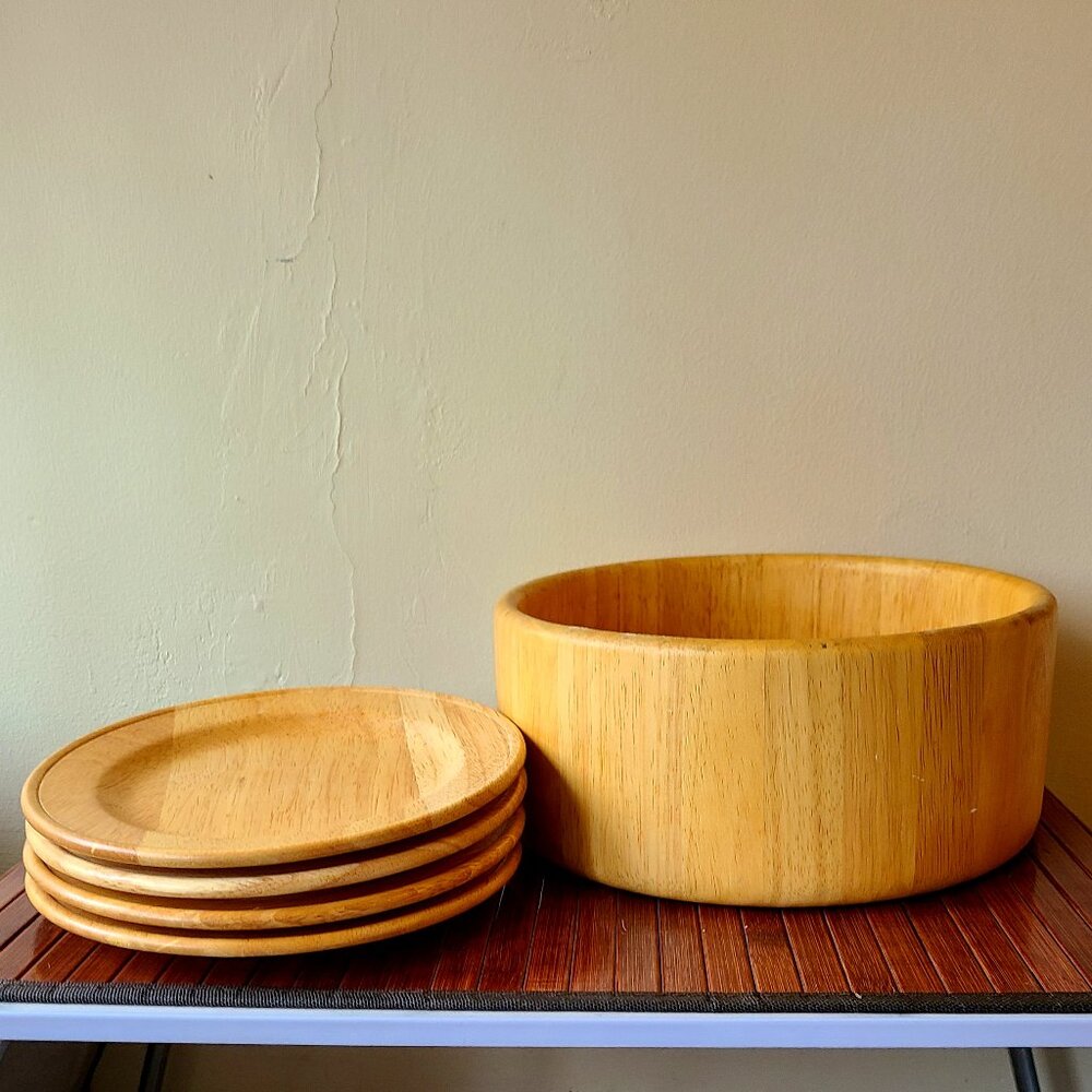 Large Wooden Salad/Fruit Bowl & 4 Wooden Plates